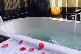 苏州姑苏区水疗池中的失重冥想:当身体学会漂浮